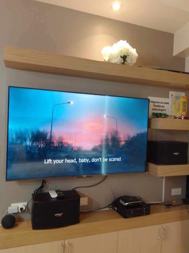 Nice one BR condo free pool in Commonwealth QC