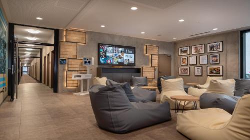 Holiday Inn - the niu, Timber Esslingen