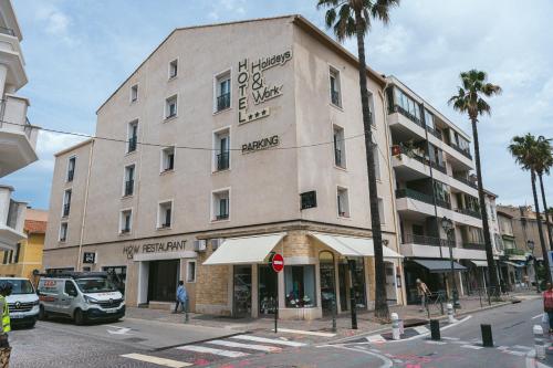 Holidays & Work HOTEL RESTAURANT