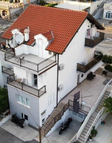 Apartments Rose Loboja