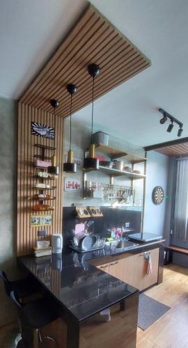 Maison Tres with Dipping Pool, billiards, airhockey, videoke and netflix and chill