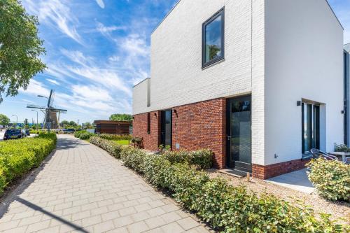 Roosjesweg 2 Gastenkamer met parkeerplaats en terras EG