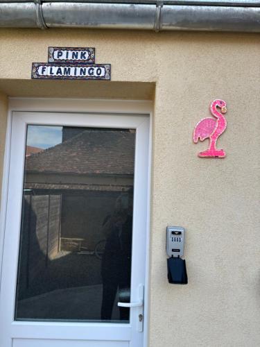 maison pink flamingo aeroport tillé 2 a 4 personnes