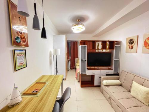 Acellyne's Suites at The Residences at Commonwealth by Century