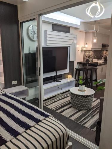 1 Cozy Bedroom in Lumiere Residences