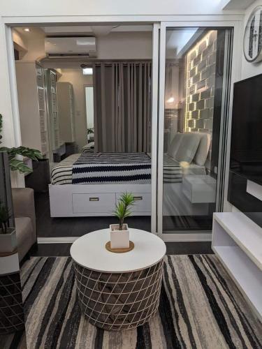 1 Cozy Bedroom in Lumiere Residences