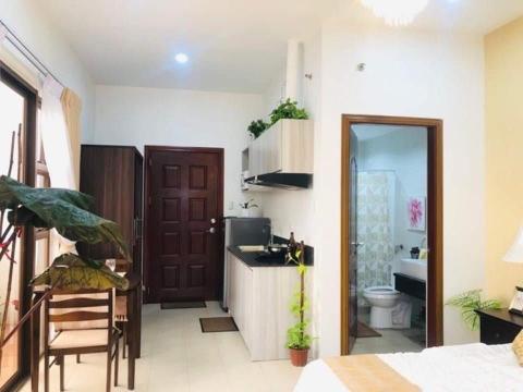 Modern Studio Gem - Two Balconies with Ocean & Mountain Views