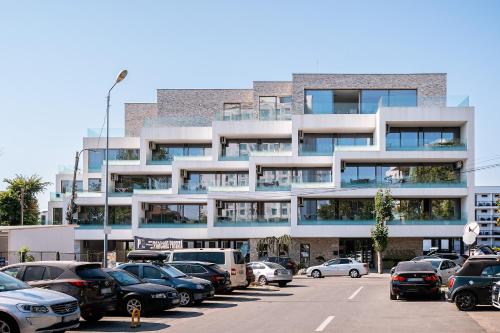 Amaris ApartHotel la 2 Pași de Plajă & Parcare Gratuită