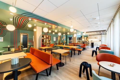 Sweetly Versailles St Cyr L'e Cole