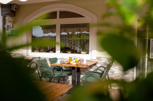 Gostisce Pri Dveh Petelinih