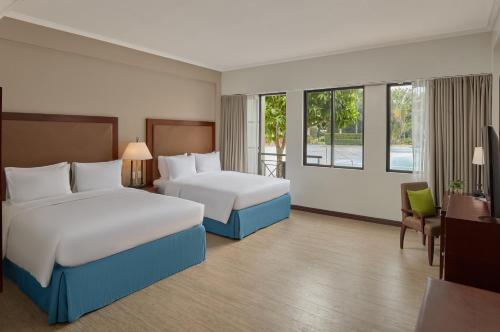 Holiday Inn & Suites Batangas LimaPark