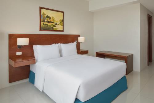 Holiday Inn & Suites Batangas LimaPark