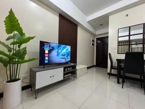 The Viceroy near Venice Mall