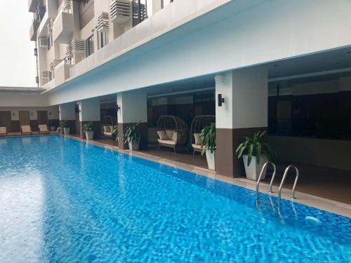 BE Residences Luxury Studio Apartments, AC, Pool, Gym, near IT Park