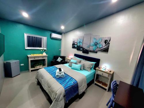 Hidden Palms Inn Deluxe Room