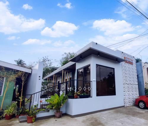 Elejea's Inn