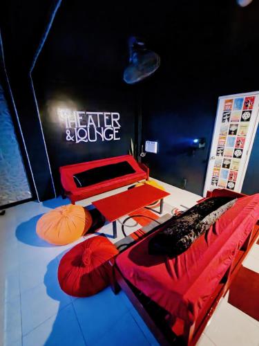 Watch Eat Movieroom