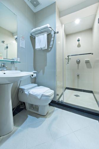 Court Meridian Hotel & Suites