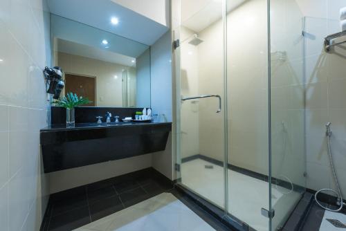 Court Meridian Hotel & Suites