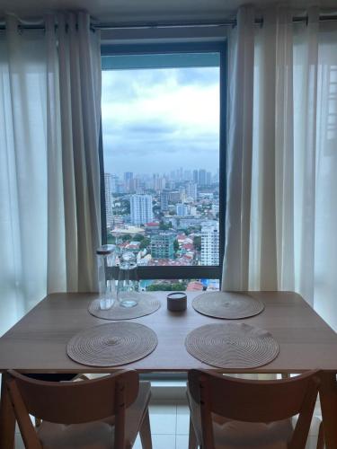 Modern Studio Unit with City and Golf Course View