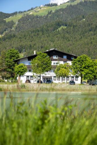 Lakeside Apartments