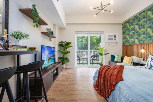 AMANI 107B, 3 Minutes to Airport, with Gym & Pool , FAST WIFI, Free Netflix