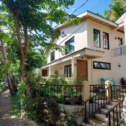Tahanan sa Talisayan Beach House