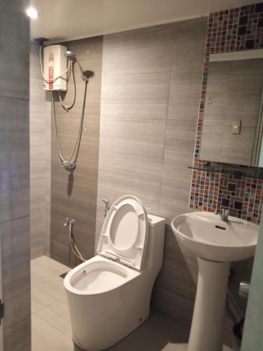 Paradise Apartelle by OYO Rooms