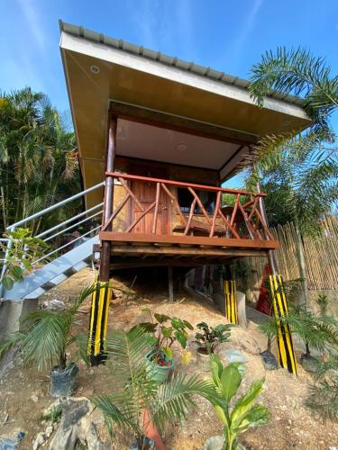 MiL's Hillside Tourist Inn