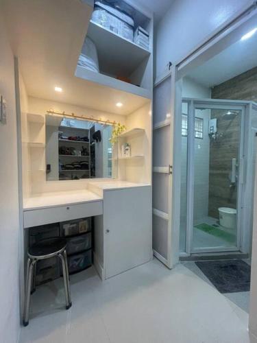 5BR House with Centralized AC, Backyard & Office