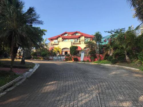 Tahanan Lakeview Hotel
