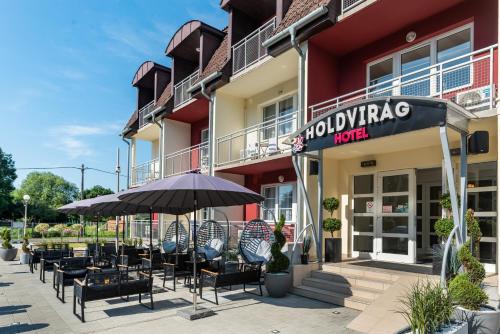 Holdvirag Hotel