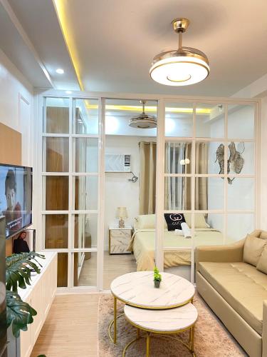 CD Staycation - Unit 5 at Trees Residences