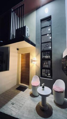 2 Beds Spacious Centrally Located Loft Apartment