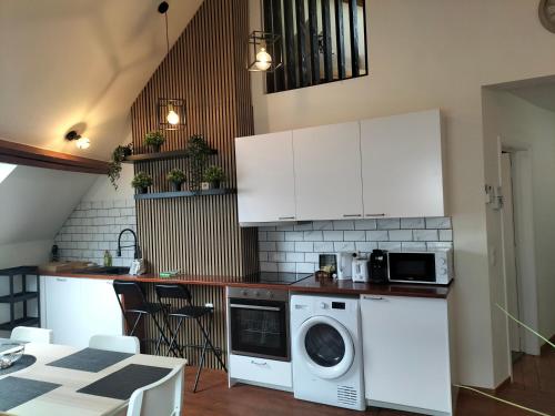 New Cozy Apartments In Porte de HAL