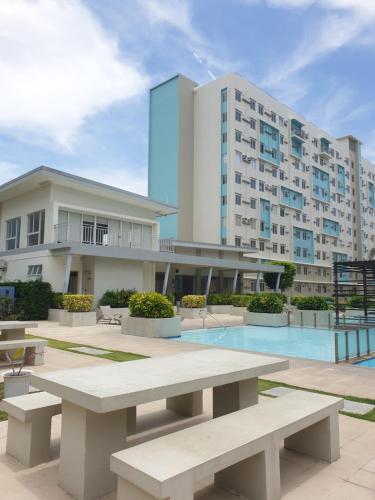 CZ Cozy Studio Unit with Hi-speed WiFi Netflix