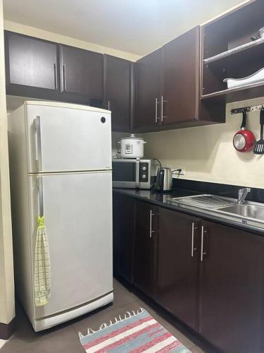 1-Bedroom condo with pool across NAIA Terminal 3