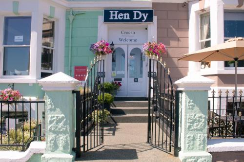 The Hen-Dy