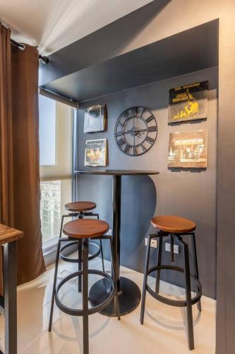 The Peaky Blinder s Crib with Gym, Pool, Sauna More