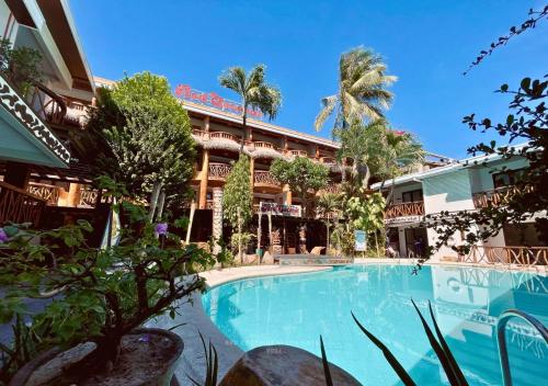 Red Coconut Beach Hotel