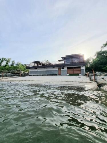 Baia Pagbilao, Beachfront Home in Quezon