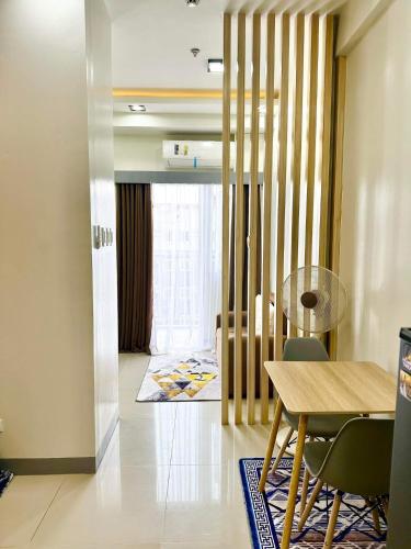 SMDC CHARM 1 bedroom condo with Netflix & Balcony