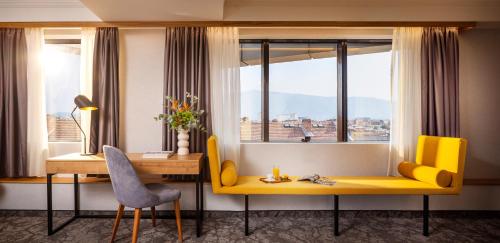 Rosslyn Thracia Hotel