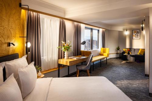 Rosslyn Thracia Hotel