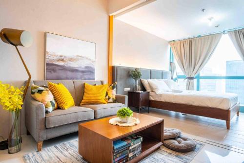 Stylish 1BR Units near Mitsukoshi and Uptown Mall in the Heart of BGC