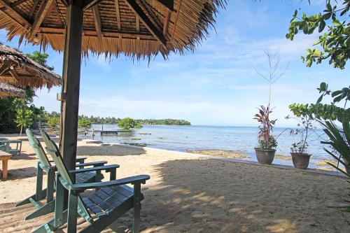 Jonas & Twins Resort