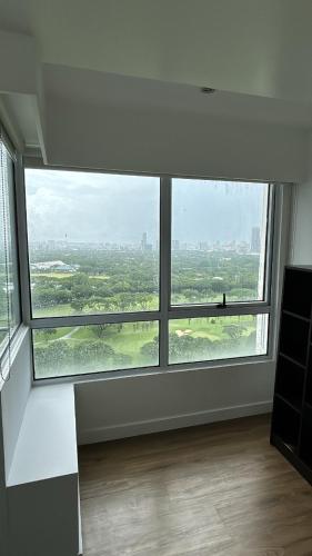Best Sunset and Golf Course View BGC 2BR
