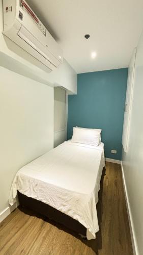 Best Sunset and Golf Course View BGC 2BR