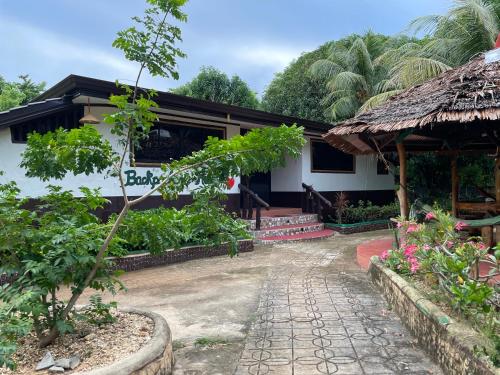 Chelles Guest House And Backpackers