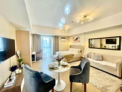 Condo Hotel type luxury Big Studio in Mckinley Hill taguig